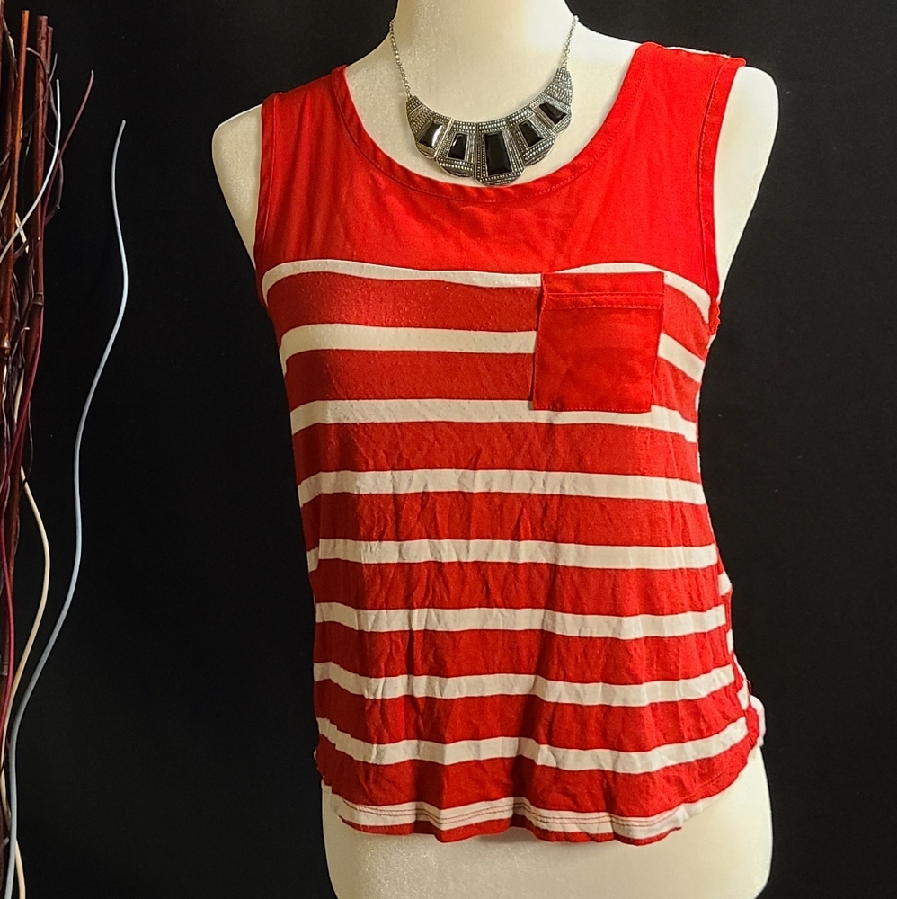Sleeveless top blouse size small